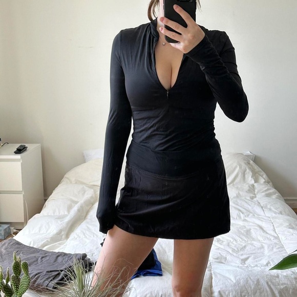 Black long sleeve athletic zip-up - Picture 2 of 8